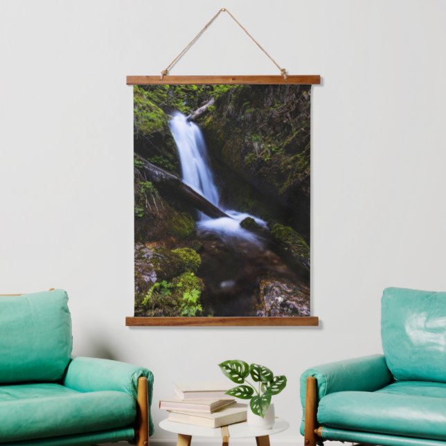 Tapisserie Suspendue Cascade dans la forêt enchantée (Salon)