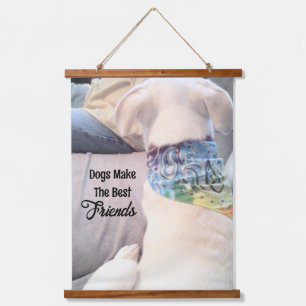 Tapisserie Suspendue Chien portant une écharpe colorée regardant papa p