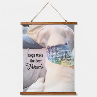 Tapisserie Suspendue Chien portant une écharpe colorée regardant papa p