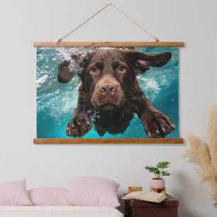 Tapisserie Suspendue Chocolat Joueur Labrador nage sous l'eau
