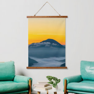 Tapisserie Suspendue Ciel de lever de soleil orange au-dessus d'Uršlja 