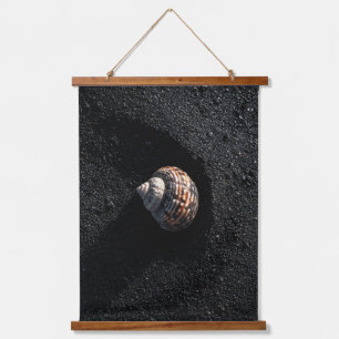 Tapisserie Suspendue Coquille en spirale de sable foncé Art minimaliste