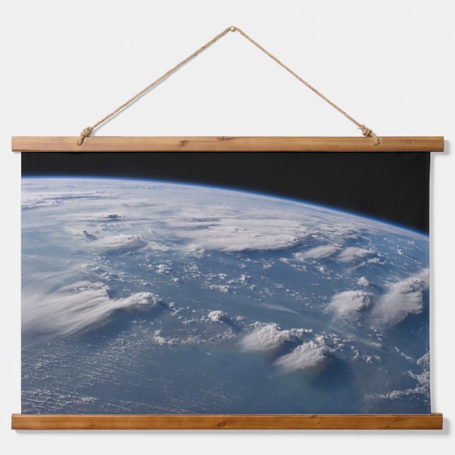 Tapisserie Suspendue Des Tonneaux De Tonnerre De Terre Sur Le Sud De Bo (Devant)