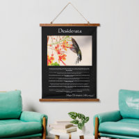 Desiderata Hummingbird bourdonne une fleur