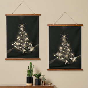 Tapisserie Suspendue Éclat doré des étoiles sur l'arbre de Noël sombre