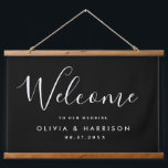 Tapisserie Suspendue Élégant script noir blanc Mariage Bienvenue<br><div class="desc">Élégante Affiche de bienvenue Mariage Script Suspendu Tapisserie. Bienvenue à votre famille et à vos amis avec ce simple modèle de signalisation mariage. Personnalisez ce panneau mariage élégant et élégant avec les noms et la date.</div>