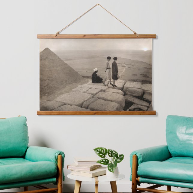 Tapisserie Suspendue Flapper Girls Sunrise Khufu Pyramid, Égypte 1920 (Salon)