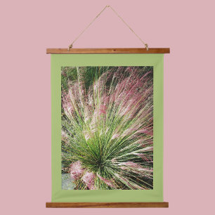 Tapisserie Suspendue Gazon Muhly Ornemental Vert et Rose Photographique