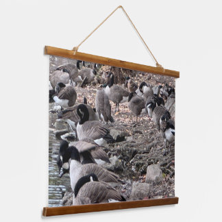 Tapisserie Suspendue Geese in the Park Wood Topped Wall Tapestry