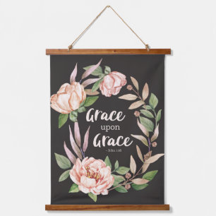 Tapisserie Suspendue Grace sur grâce - Jean 1:16 - Floral