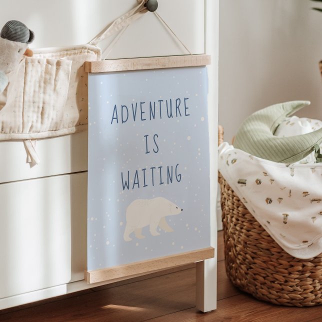Tapisserie Suspendue Hiver bleu | L'aventure est en attente Décor de pé (Blue Winter | Adventure Is Waiting Nursery Decor Hanging Tapestry)