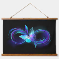 Infinité brillante avec papillon magique
