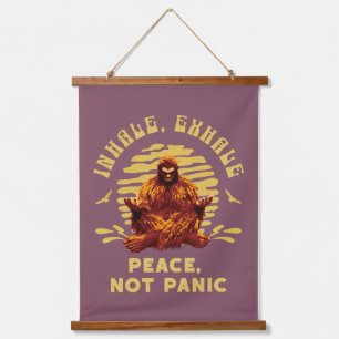 Tapisserie Suspendue Inhale, Exhale Peace, Not Panic Bigfoot Maditation