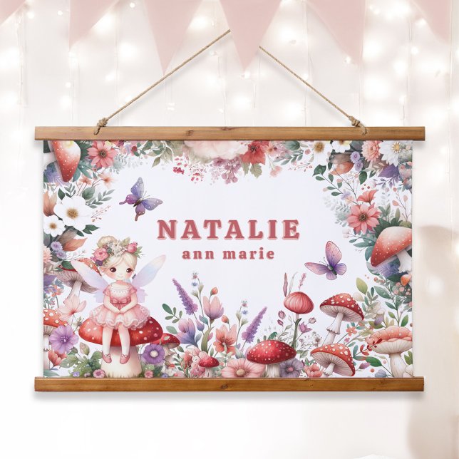 Tapisserie Suspendue Jardin de champignons de fées magiques Nom personn (Enchanted Fairycore Garden Custom Name Tapestry Wall Art Blonde Hair Fairy.)