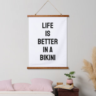 Tapisserie Suspendue La vie est meilleure en bikini, citation sur le th