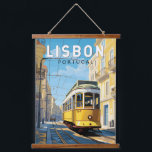 Tapisserie Suspendue Lisbonne Portugal Jaune Tramway Voyage Art Vintage<br><div class="desc">Design de voyage vectoriel rétro de Lisbonne dans un style emblème. Ville portuaire prospère située à l'estuaire du Tage,  connue pour ses vieilles bâtisses aux couleurs pastel.</div>
