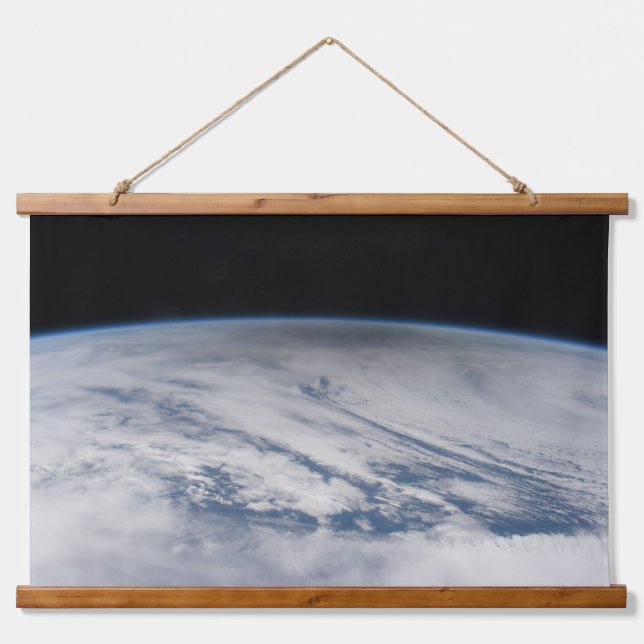 Tapisserie Suspendue L'Ombre De La Lune S'Étend Sur Le Pacifique Nord.  (Devant)