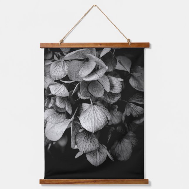 Tapisserie Suspendue Moody Noir et Blanc Hydrangea Fleur Floral Bois (Recto)