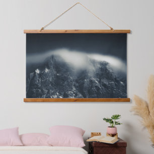 Tapisserie Suspendue Nuages foncés et blancs sur les montagnes