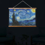 Tapisserie Suspendue Nuit étoilée | Vincent Van Gogh<br><div class="desc">Starry Night (1889) de l'artiste néerlandais Vincent Van Gogh. L'oeuvre originale est une huile sur toile représentant un ciel nocturne post-impressionniste énergique dans des tons moody bleu et jaune. Utilisez les outils de conception pour ajouter du texte personnalisé ou personnaliser l'image.</div>