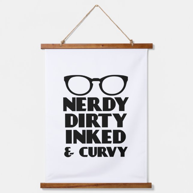 Tapisserie Suspendue Sale Nerdy Enked et Curvy (Recto)