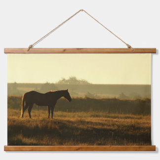 Tapisserie Suspendue Silhouette de cheval dans le soleil du matin.