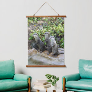 Tapisserie Suspendue **"Triple Trouble : Les Aventures de Otter Triplet