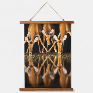 Tapisserie Suspendue Trois impalas boivent ensemble la nuit