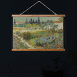 Tapisserie Suspendue Vincent Van Gogh Jardin Vintage à Arles<br><div class="desc">Une empreinte de charme de "Garden at Arles", une peinture à l'huile sur toile réalisée en 1888 par Vincent van Gogh. Vincent van Gogh (1853 - 1890) était un peintre postimpressionniste hollandais qui, en un peu plus d'une décennie, a créé environ 2 100 peintures dont environ 860 peintures à l'huile,...</div>