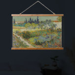 Tapisserie Suspendue Vincent Van Gogh Jardin Vintage à Arles<br><div class="desc">Une empreinte de charme de "Garden at Arles", une peinture à l'huile sur toile réalisée en 1888 par Vincent van Gogh. Vincent van Gogh (1853 - 1890) était un peintre postimpressionniste hollandais qui, en un peu plus d'une décennie, a créé environ 2 100 peintures dont environ 860 peintures à l'huile,...</div>