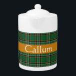 Tartan national irlandais personnalisé<br><div class="desc">Célébrez votre amour de tout l'Irlande avec cette théière mettant en vedette le motif tartan national irlandais. Personnaliser avec le nom ou le message d'accueil sur la bande de texte centrale</div>