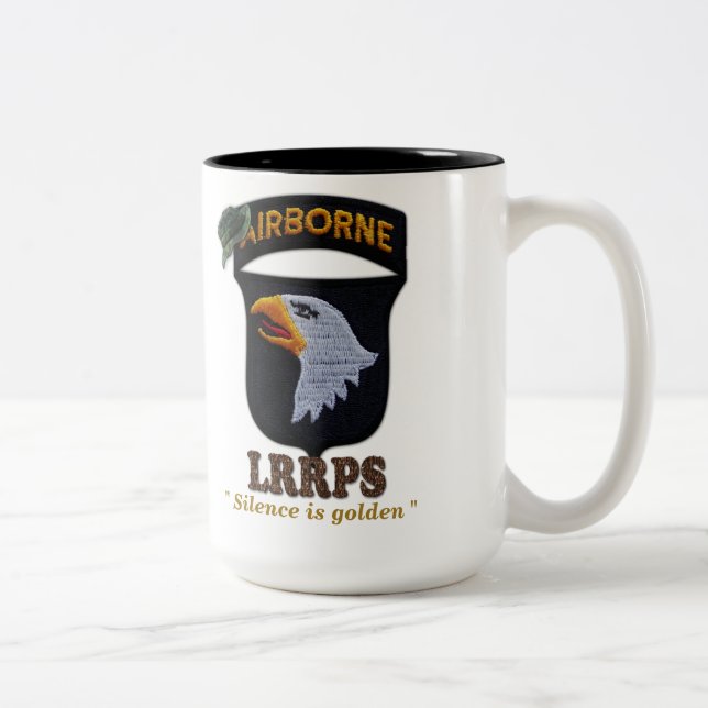 Tasse 2 Couleurs 101st aigles criards aéroportés LRRPS LRRP (Droit)