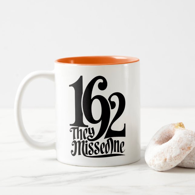 Tasse 2 Couleurs 1692 Ils ont manqué une sorcière Saison effrayante (Avec donut)