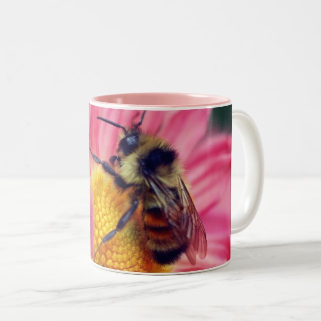 Tasse 2 Couleurs Abeille Sur Fleur Rose Daisy Personnalisé (Devant droit)