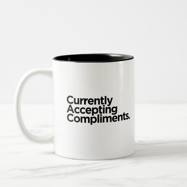 Tasse 2 Couleurs Accepte actuellement des compliments | Cadeau drôl (Gauche)