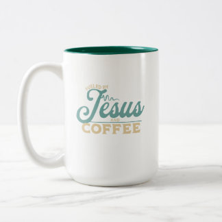 Tasse 2 Couleurs Alimenté par Jésus et le Café Christian Design