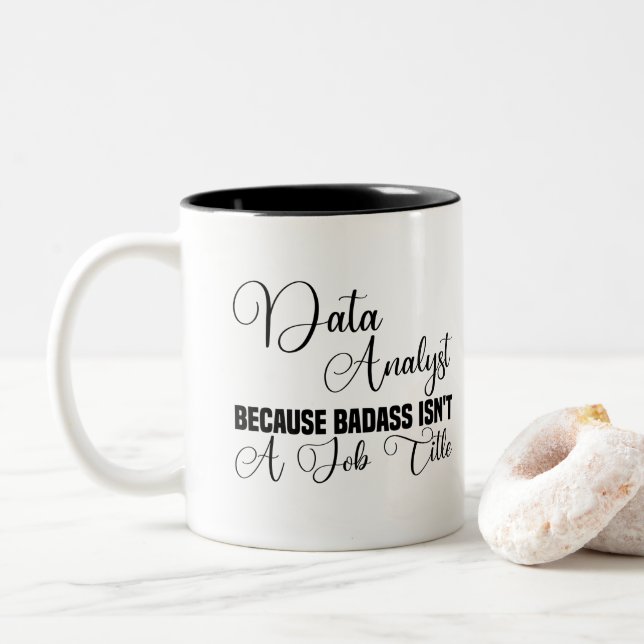 Tasse 2 Couleurs Analyste de données parce que Badass n'est pas un  (Avec donut)