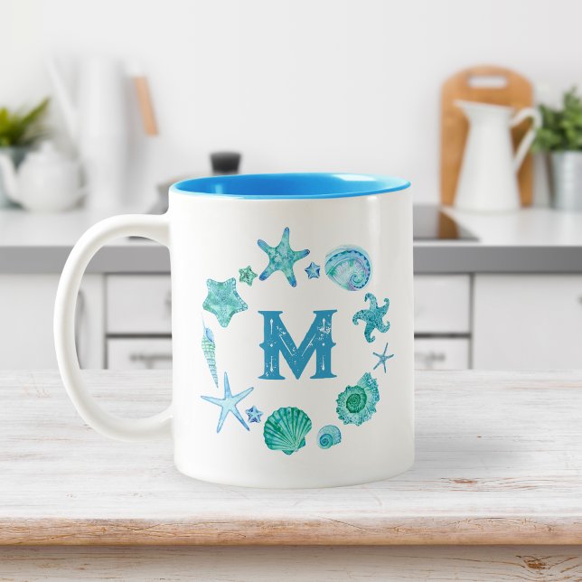 Tasse 2 Couleurs Aquarelle Océan Coques de mer et Monogramme de poi (Watercolor Ocean Sea Shells and Starfish Monogram Two-Tone Coffee Mug)
