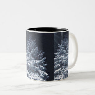 Tasse 2 Couleurs Arbre à pin avec neige et lumières brillantesMug