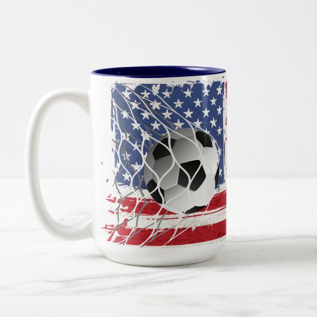 Tasse 2 Couleurs Bal De Football Sur Drapeau Américain (Gauche)
