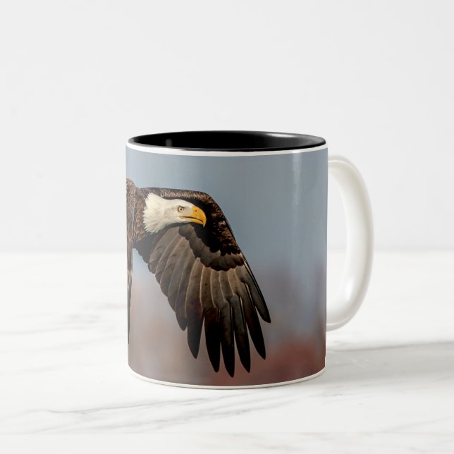 Tasse 2 Couleurs Bald Eagle en vol (Devant droit)