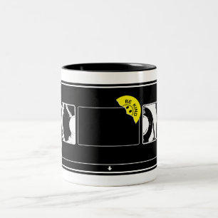 Tasse 2 Couleurs Bande vidéo vintage en détresse Sois gentil rembob