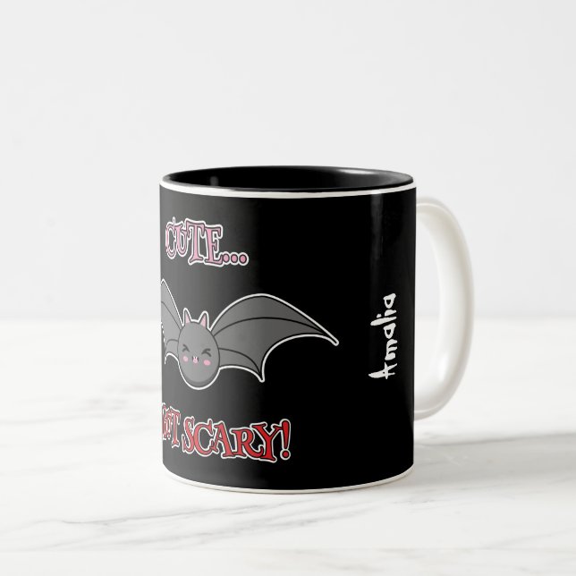Tasse 2 Couleurs Bat mignonne mais effrayant | Ajouter votre nom (Devant droit)