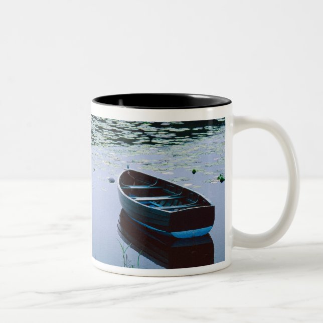 Tasse 2 Couleurs Bateau à roues sur un petit lac entouré d'eau (Droit)