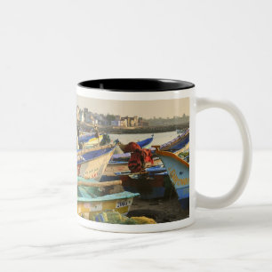 Tasse 2 Couleurs Bateaux en préparation pour la pêche, L'église de