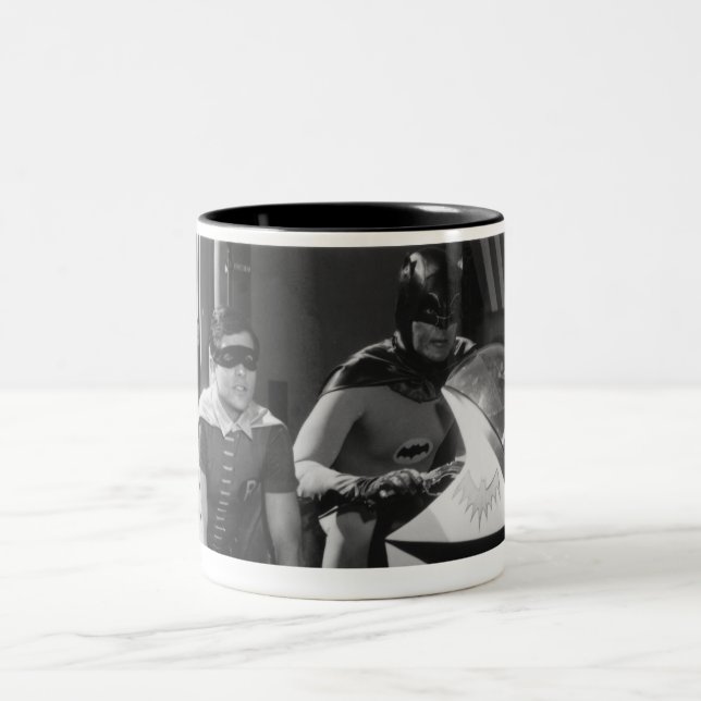 Tasse 2 Couleurs Batman and Robin in Batcycle (Centre)