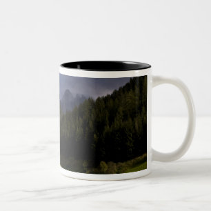 Tasse 2 Couleurs Belle église isolée et solitaire appelée Rainui