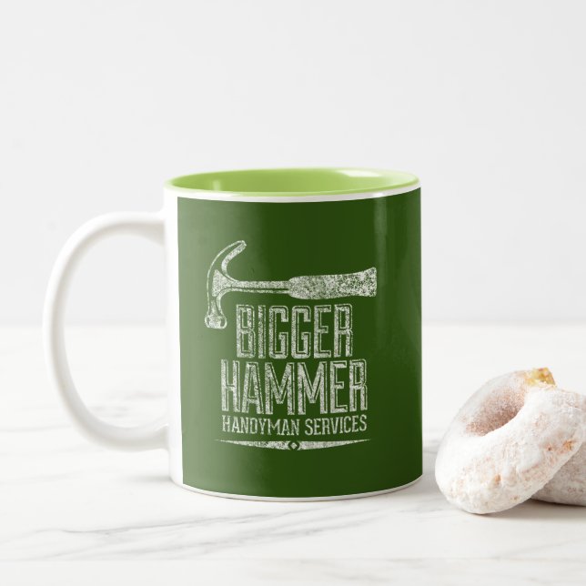 Tasse 2 Couleurs Biger Hammer Handyman Services Blanc Gfx Vert BG (Avec donut)