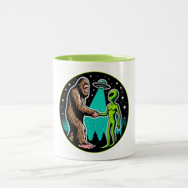 Tasse 2 Couleurs Bigfoot Alien Alliance - Funny Scifi Cryptid (Centre)