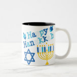 Tasse 2 Couleurs Bonne Hanoukka<br><div class="desc">Heureux texte Hanoukka avec une menorah, Star of David et deux dreidels. Couleurs bleu, blanc et jaune.</div>